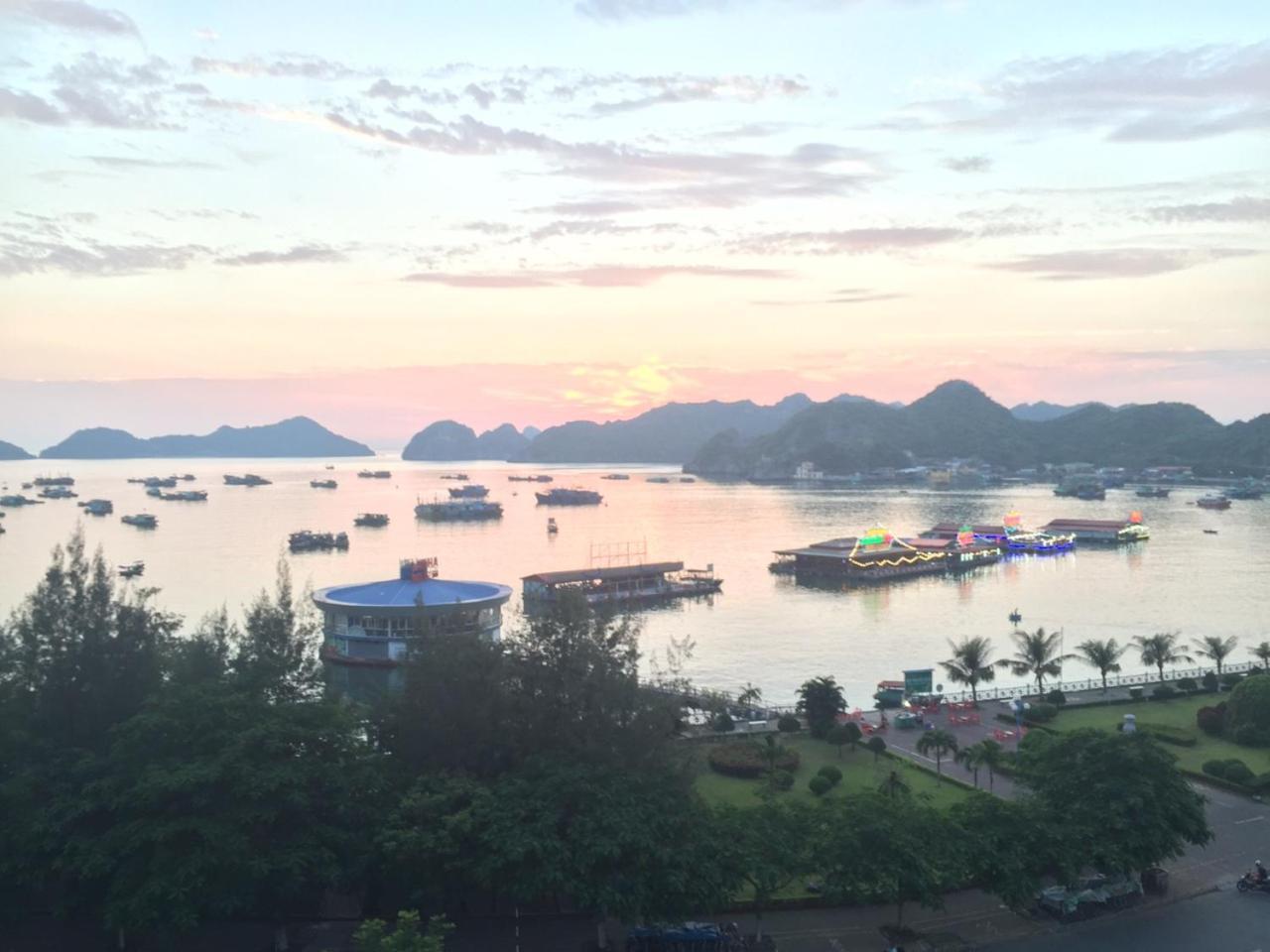 Quang Tung Hotel Dong Khe Sau Екстер'єр фото